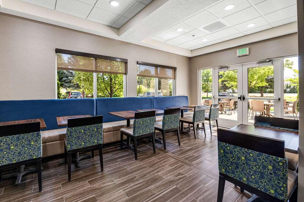 Comfort Inn & Suites Logan Near University Restaurant foto
