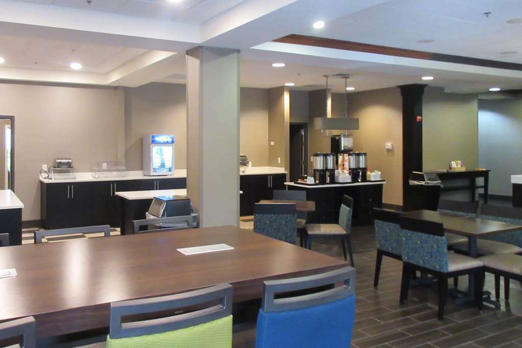 Comfort Inn & Suites Logan Near University Restaurant foto